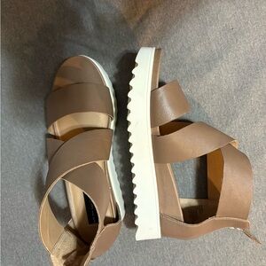 Steven By Steve Madden Keanna Cross Straps Taupe Platform Wedge
Sandals Size 8.5